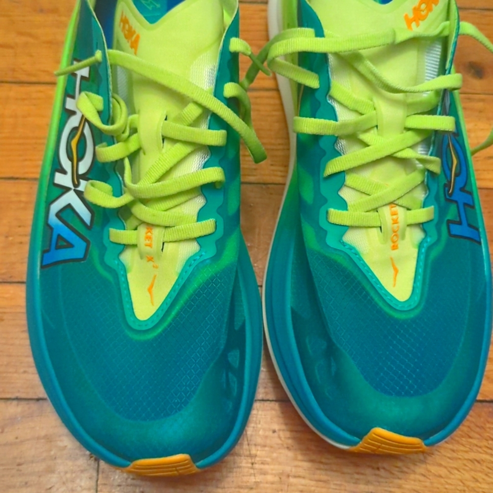 Running shoes Hoka size 10 US green almost new good condition